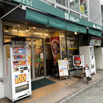 エスポアとものや - 酒屋さんだが、角打ちイベントも定期開催、今日は店内で飲める樽がありました。
