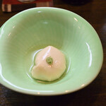 大納言本家 - お通し（胡麻豆腐）