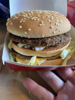 McDonald's - 久しぶりにビッグマック食べたけど、、、肉の味がしない( ；∀；)やっぱバーガーはサムライバーガーで！笑