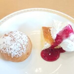 ナチュラルガーデン - 卯の花パン、スポンジケーキにホイップとブルーベリーソース