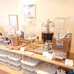 ナチュラルガーデン - ドリンク類:ホットコーヒー、煎茶、どくだみ茶、自分で作るお酢ドリンク用ビネガー4種類、デトックスウォーター、お水(どっかの)、100%オレンジ、100%りんご