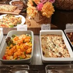 ナチュラルガーデン - チキンのトマト煮込み、エビチリ、本日の鮮魚料理(鯛)レモンクリームソース、ミートローフとポテトのオーブン焼き