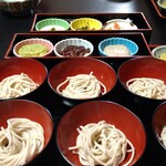 夢乃風 - 奥がお餅手前がわんこそば