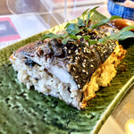 たから - サバの混ぜご飯の上に香ばしい焼きサバの身が乗っています❣️まずは半分…お茶碗で混ぜてそのままいただきます。