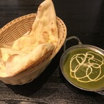 Indoneparu Ryouri Rarigurasu - Aセットのほうれん草チキンカレー