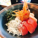 まぐろ神社 伊勢 - 圧巻の海鮮丼