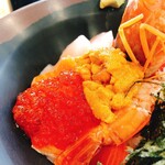 まぐろ神社 伊勢 - 圧巻の海鮮丼