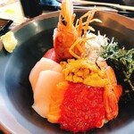 まぐろ神社 伊勢 - 圧巻の海鮮丼