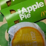 マクドナルド - アップルパイとチキンクリスプ。庶民の味方♬