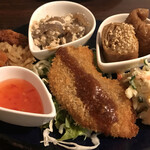 カメイノ食堂 - 汁だく海南鶏飯　お惣菜　権助