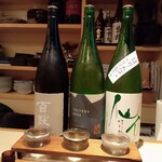 Jimoto Koube No Shokuzai To Nada No Jizake Higashi Yama - 飲み比べセット。左から百黙、千代田蔵、仙介。