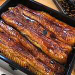 うなぎ亭 友栄 - 大きな鰻がご飯を隠す