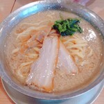 磨きの町のラーメン屋 味我駆 - 提供されたて背脂中華大盛　780+30円