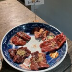 Akami Yakiniku To Kankoku Ryouri Ushinokarisuma - 