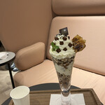 ゴディバカフェ - GODIVA チョコレート パフェ１５００円。迫力満点のパフェです。GODIVAのチョコ、生クリーム、バナナ、アイスクリームなどは凄く美味しかったです（╹◡╹）（╹◡╹）