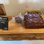 天然こうぼぱん とことこ - アーモンド1個で250円、9個やと2250円∑(ﾟДﾟ)