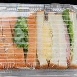 ディオ - ハムとたまごのミックスサンド (税抜)184円 ※BOXを裏返してみると…。 (2023.01.15)