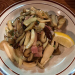 お酒と料理 よしあし - キノコバター炒め