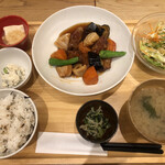 おぼんdeごはん - 豚肉と根菜の黒酢あん定食