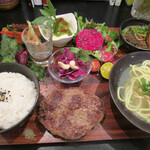 あむりたの庭、そして音楽 - 石垣牛ハンバーグ定食