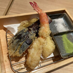 Sushi Sake Sakana Sugi Tama - 天ぷら盛り合わせ¥395海老、茄子、イカ、さつまいも