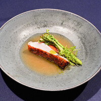 abysse - 金目鯛、アスパラ菜、シブレット