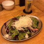 大衆ビストロ D×D - ペコリーノチーズのサラダ（858円税込）