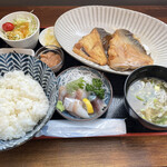 Shiraishouten Kouhoumaru - カレイの煮魚定食さん❤️
