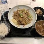 Donabe Dakigohan Okometo Okazu - １日分の野菜炒め定食、野菜マシ、ニンニク有