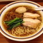 ラーメン暁 - 一風変わっていていましたが、とても美味しかった味玉ラーメン（\ 800）！