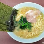 横浜らーめん 本牧家 - ラーメン並固め多め