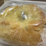 リトルマーメイド - 黒オリーブとチーズのパン240円