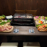 カフェレスト サブレ - 前日まで予約　バーベキューセット一人前5500円（牛肉、豚肉、鶏肉、ソーセージ、野菜、サラダ、おにぎり、焼きそば、デザート）