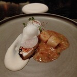 VELROSIER - あ！これは強烈だったので覚えています鰤大根です！中華で鰤大根？しかもこのルックス？？？しかも良く見たらソースがエスプーマだしw