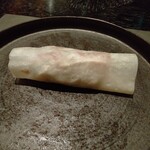 VELROSIER - あー何だろう…ここのお店は見た目で何だかわからない料理だからなー。見た感じだと北京ダックですけども、違うんだろうな