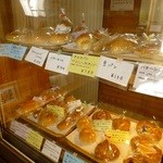 ヤシマヤ - パンのショーケース