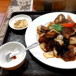 中華料理 上海の家 - ﾏｰﾎﾞﾅｽの左側