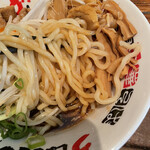 Udatsu Shokudou - 麺珍亭の麺。甘めのタレ