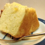 ピアハーブ - 料理写真:シフォンケーキ(￥700)。1ホール分の写真は2枚目にて！