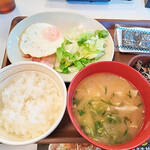 すき家 - ベーコンエッグ朝食＋豚汁