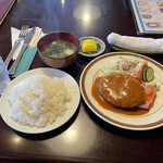 レストラン ジロー - メンチカツベーコンソテー盛合せランチ830円