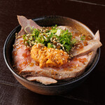 [Easy-to-eat small bowl] Roast beef bowl with sea urchin