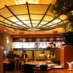 Ginza Rokusantei - 盆栽の奥に見える厨房は・・