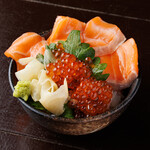 [Easy-to-eat small bowl] Salmon and salmon roe bowl