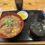 Meibutsu Ganso Nagahama Ramen Nagahama Yatai - チキンカツとじ丼550円　わかめスープも付いてます