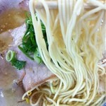 中華そば 紅蘭 - チャーシュー麺（麺持ち上げ）_2013年6月