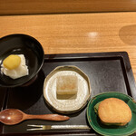 日本料理 太月 - 質高く量少な目コース２３１００円。山芋の金団、柚子葛焼き、抹茶アイスクッキー？。クッキーまで自家製で、抜かりないデザートです（╹◡╹）