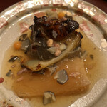 日本料理 太月 - 質高く量少な目コース２３１００円。すっぽん炭火焼、ふかひれ煮。すっぽんの脚の部分を豪快にいただきました。その出汁で炊いたふかひれも極上の味わいです（╹◡╹）（╹◡╹）