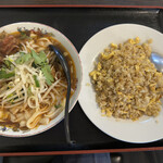 豊味楼 - パーコー刀削麺小盛りと半チャーハン