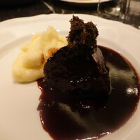 Rossi - 和牛ほほ肉の赤ワインと八丁味噌の煮込み